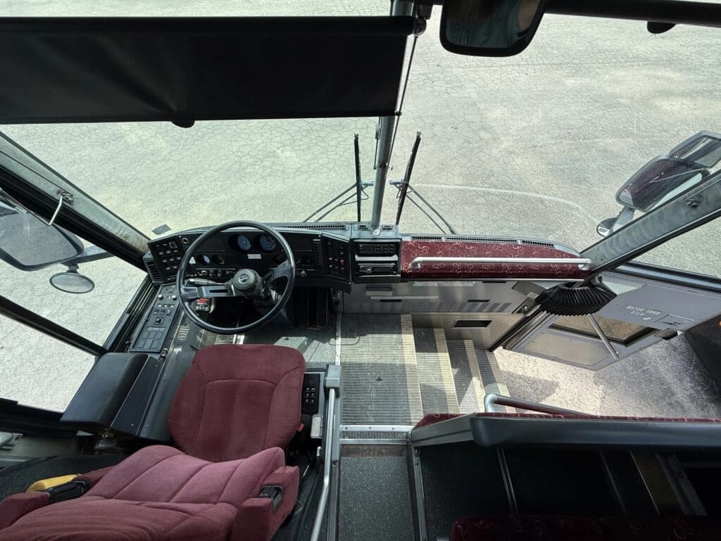 1998 MCI 102DL3 Entertainer Coach - Image 8