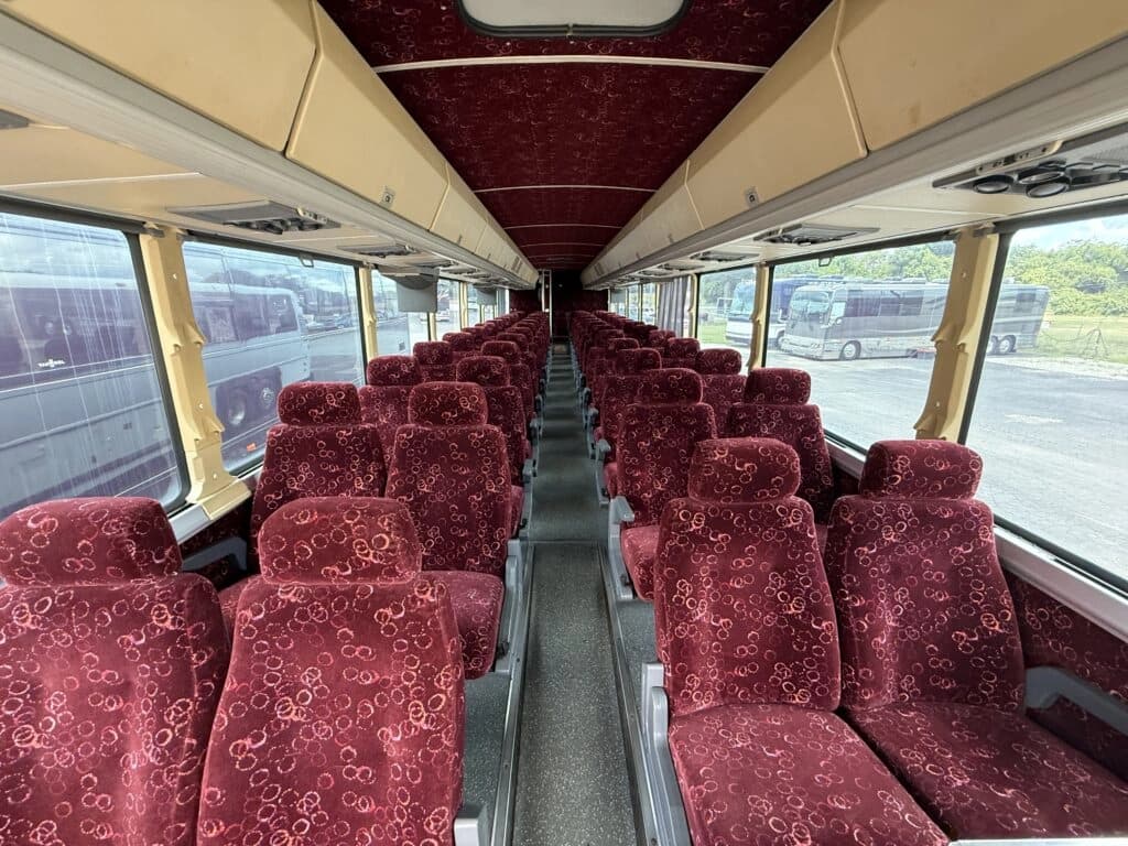 1998 MCI 102DL3 Entertainer Coach - Image 9