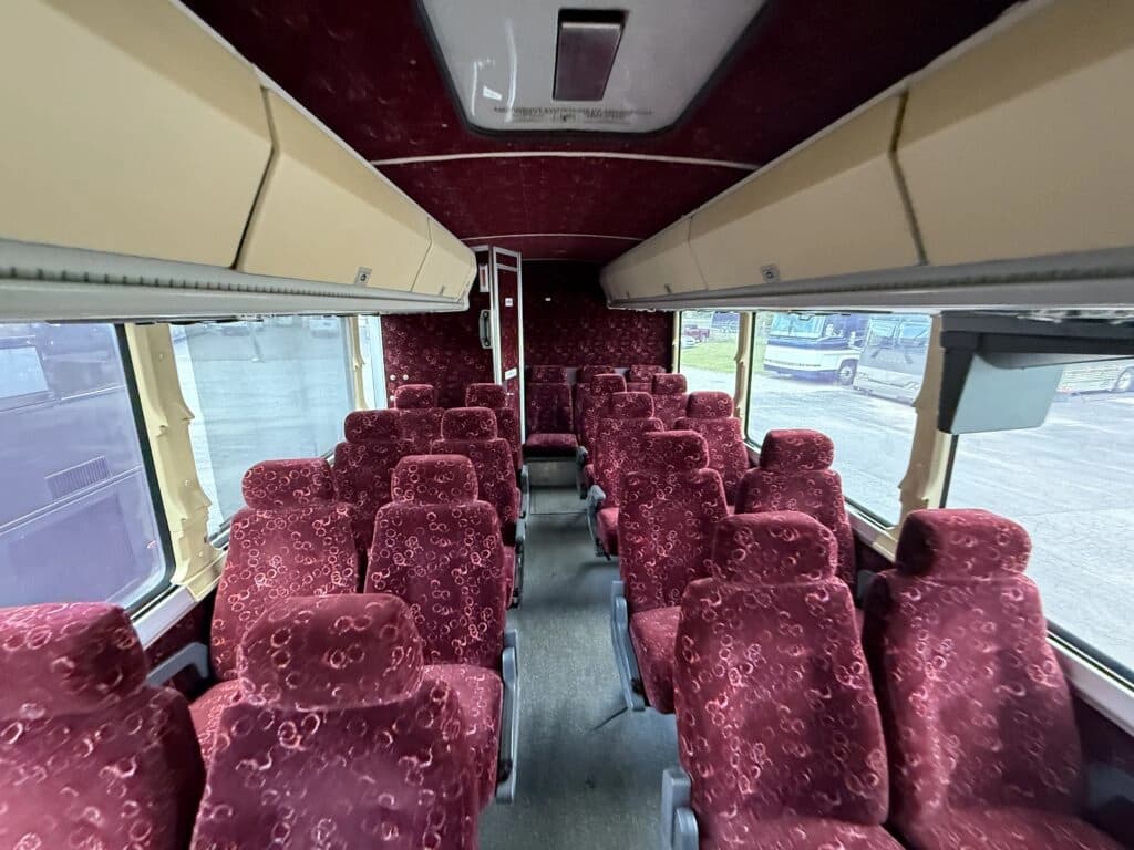 1998 MCI 102DL3 Entertainer Coach - Image 10