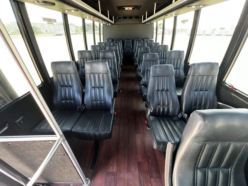 2015 Ford F550 Grech GM33 Shuttle Bus - Image 11