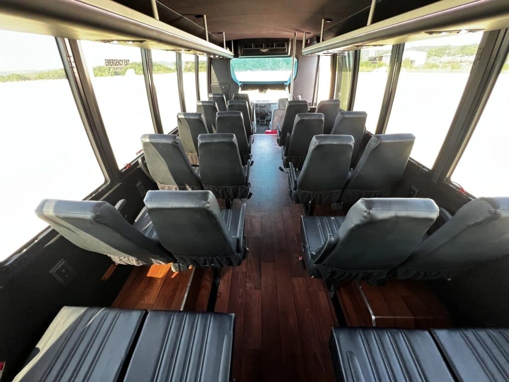 2015 Ford F550 Grech GM33 Shuttle Bus - Image 12