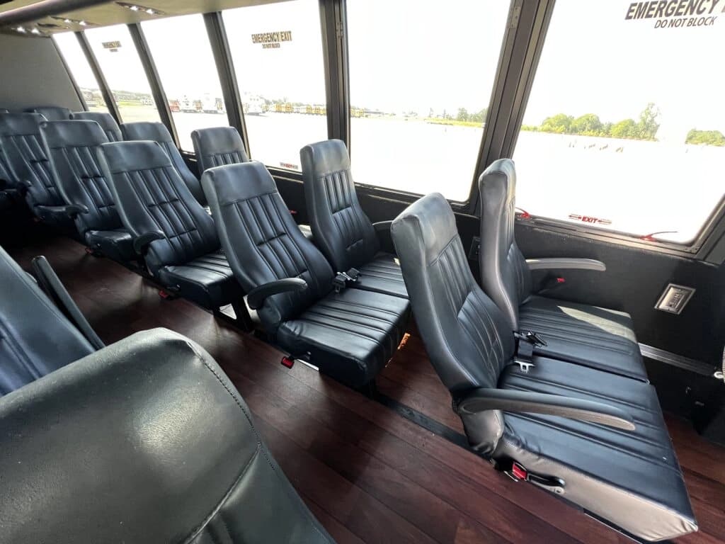 2015 Ford F550 Grech GM33 Shuttle Bus - Image 13