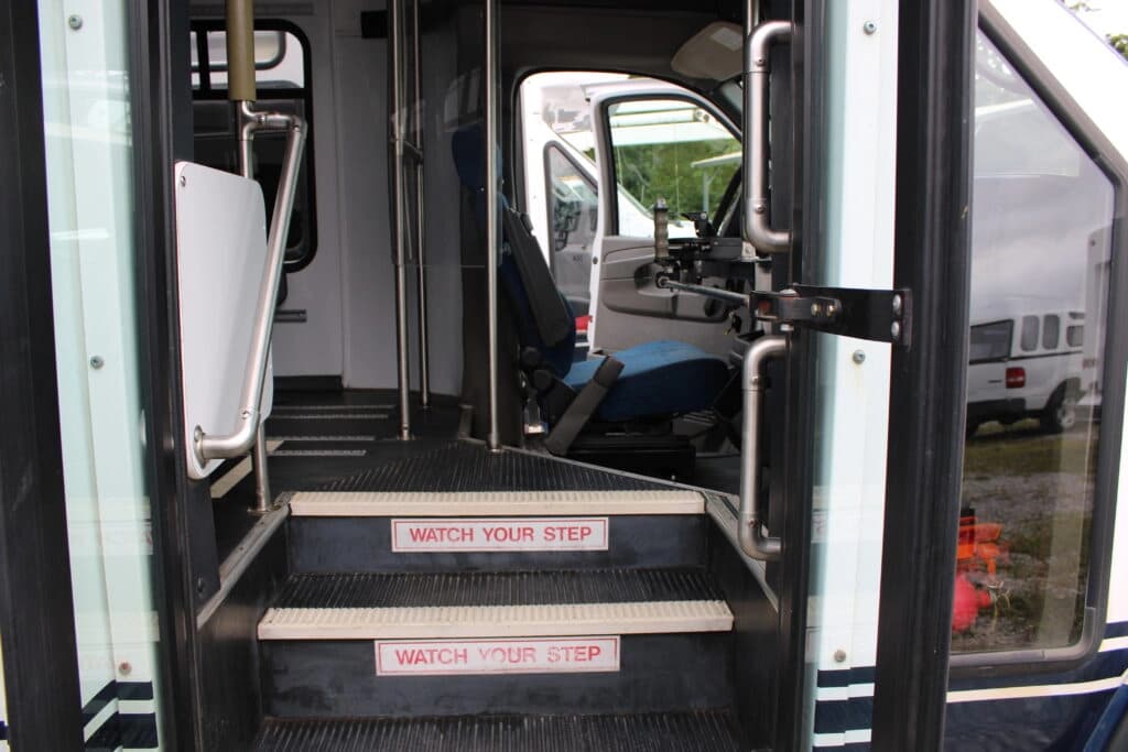 2014 Chevrolet Express 4500 Shuttle Bus - Image 3