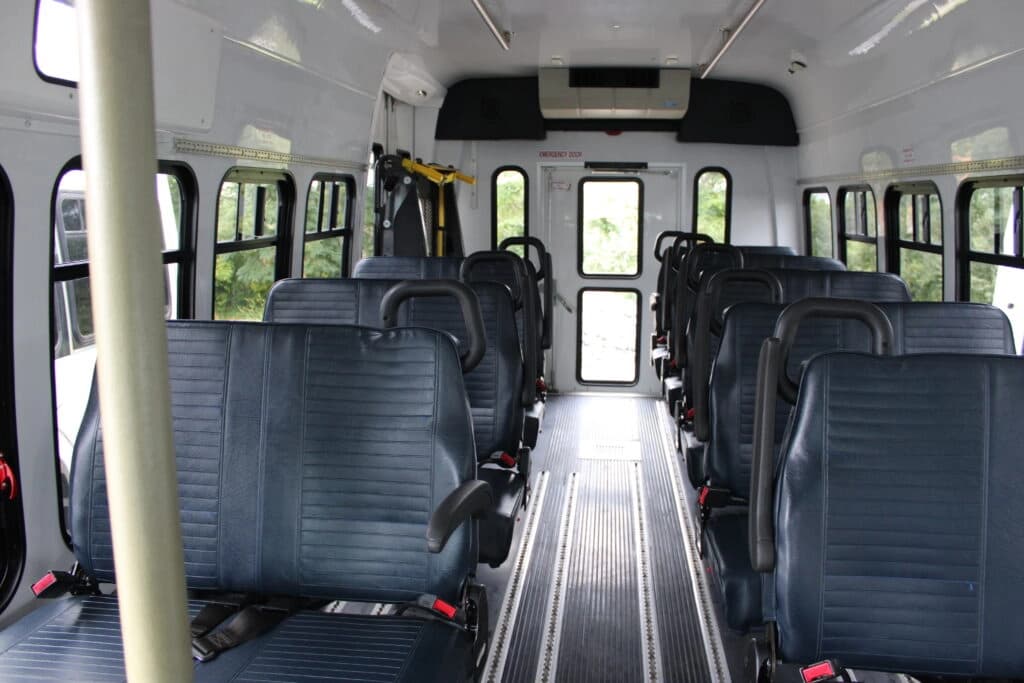 2014 Chevrolet Express 4500 Shuttle Bus - Image 4