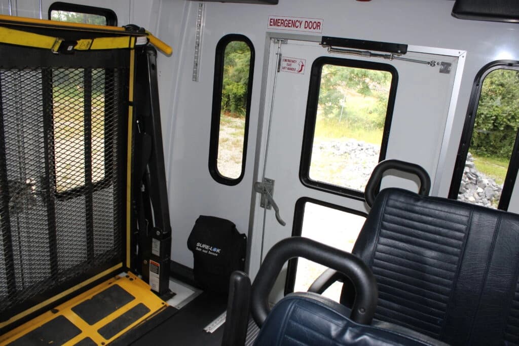 2014 Chevrolet Express 4500 Shuttle Bus - Image 5