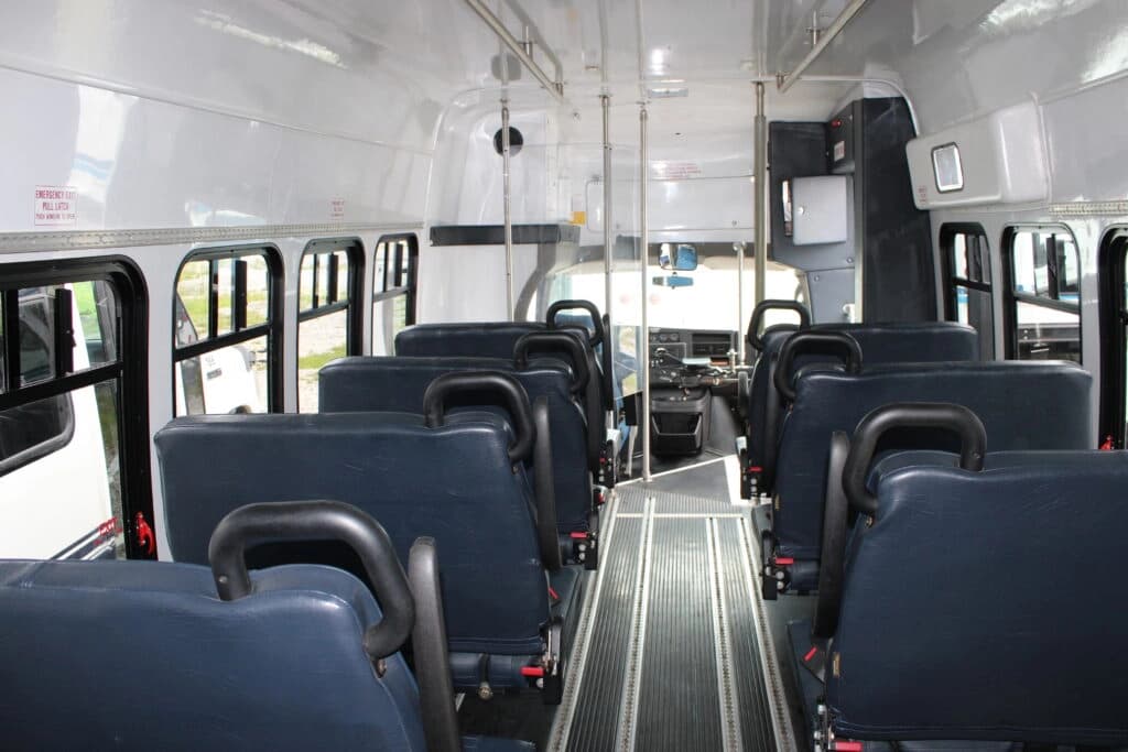2014 Chevrolet Express 4500 Shuttle Bus - Image 6