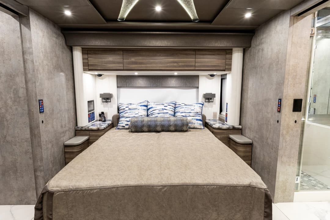 2020 Newell P50 Quad Motorhome - Image 25