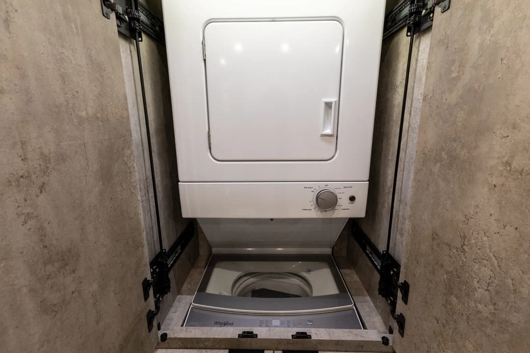 2020 Newell P50 Quad Motorhome - Image 31