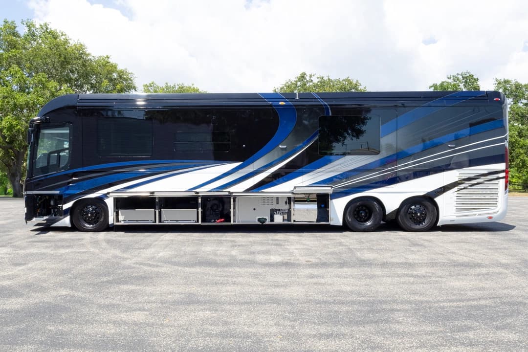 2020 Newell P50 Quad Motorhome - Image 33