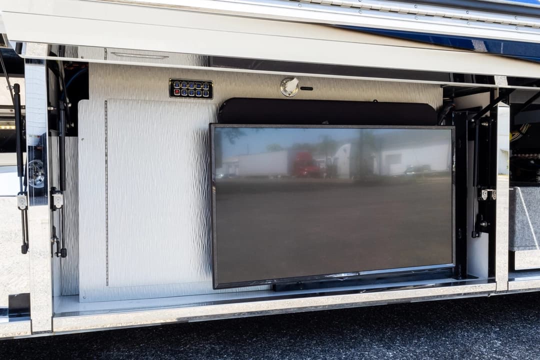 2020 Newell P50 Quad Motorhome - Image 36