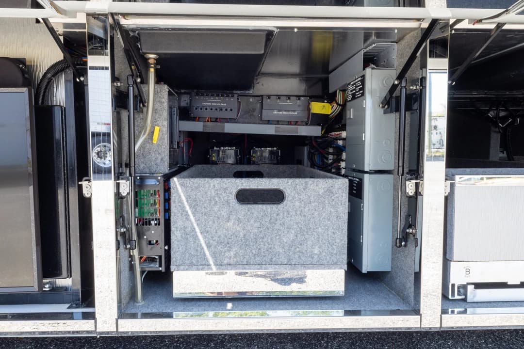 2020 Newell P50 Quad Motorhome - Image 37