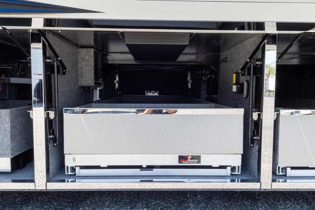 2020 Newell P50 Quad Motorhome - Image 38