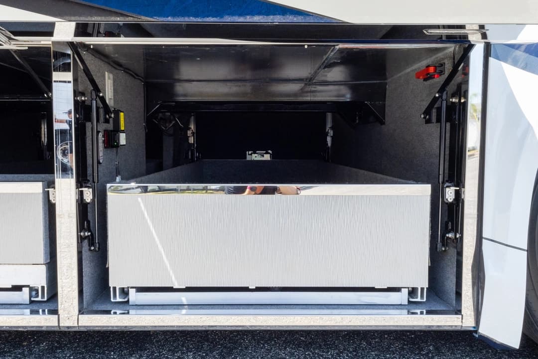 2020 Newell P50 Quad Motorhome - Image 39