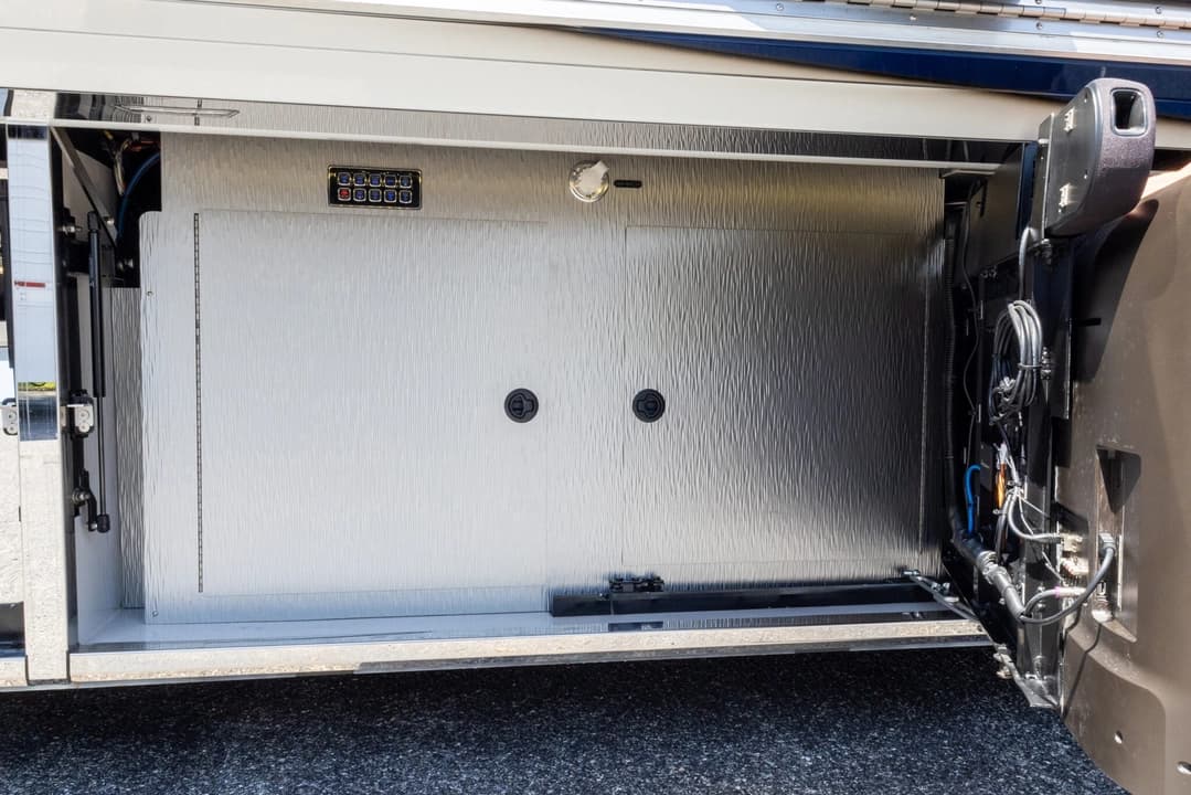 2020 Newell P50 Quad Motorhome - Image 40