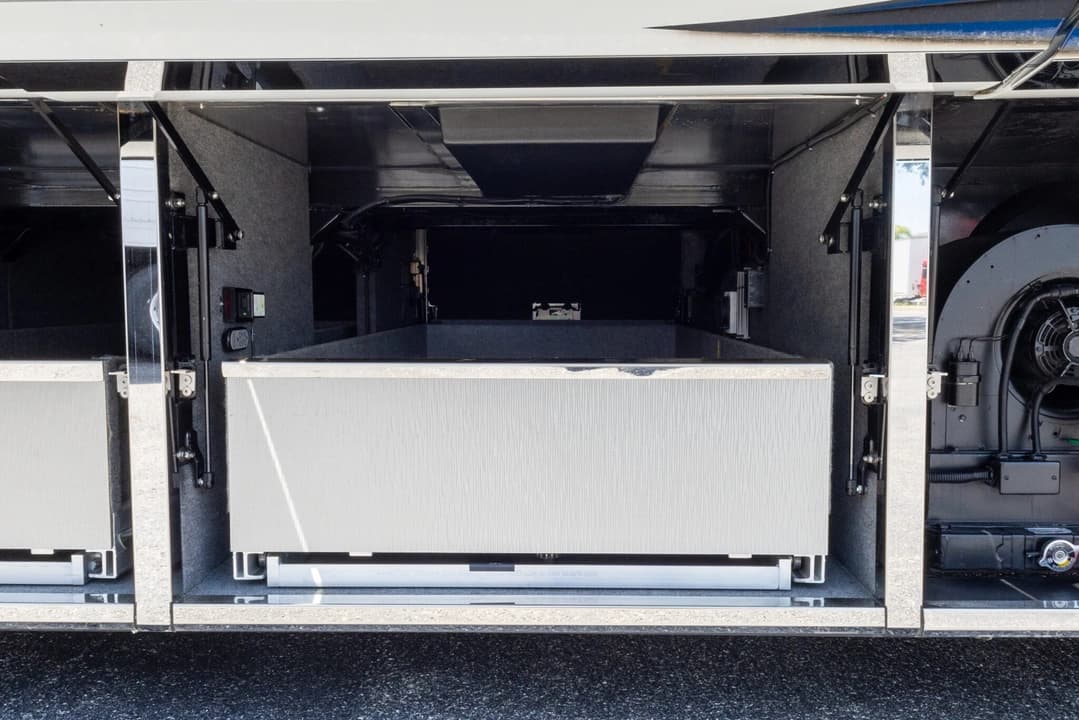 2020 Newell P50 Quad Motorhome - Image 43