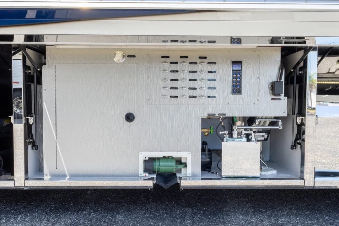 2020 Newell P50 Quad Motorhome - Image 45