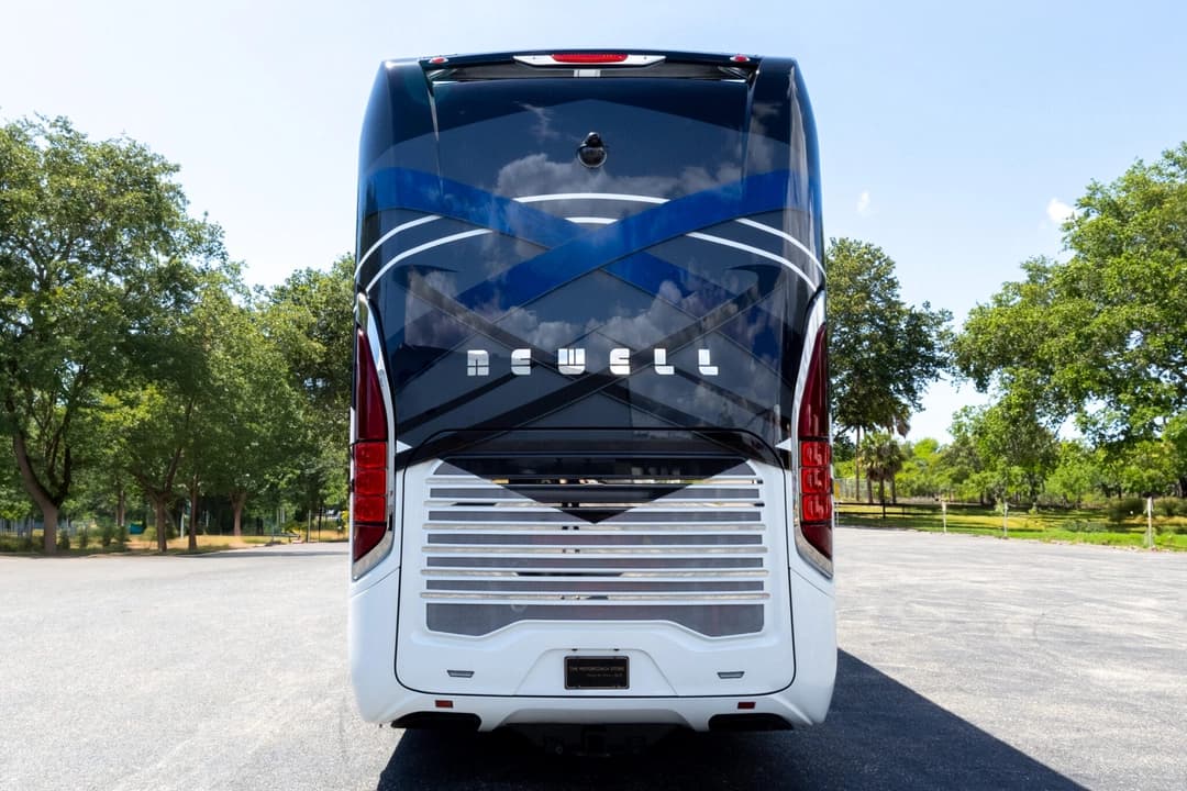 2020 Newell P50 Quad Motorhome - Image 6