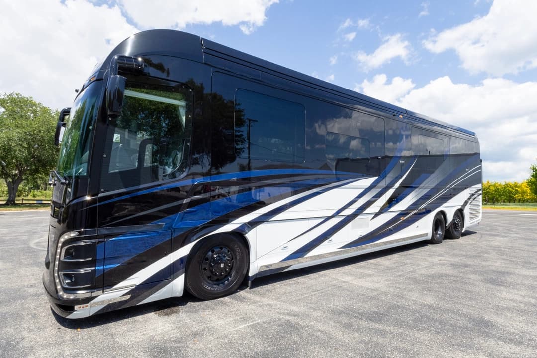 2020 Newell P50 Quad Motorhome - Image 10