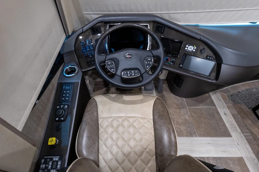 2023 Foretravel Realm LVMS Motorhome - Image 13