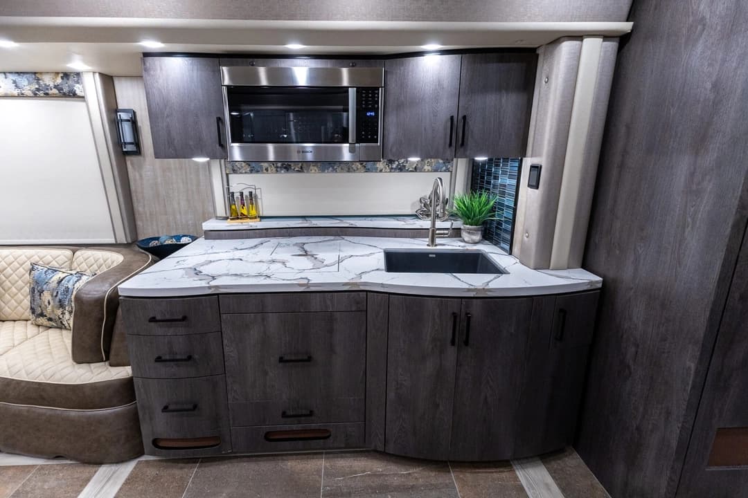 2023 Foretravel Realm LVMS Motorhome - Image 19