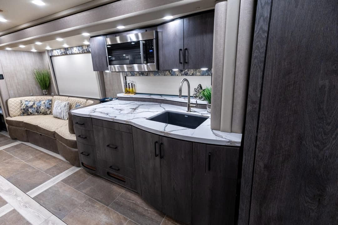 2023 Foretravel Realm LVMS Motorhome - Image 20