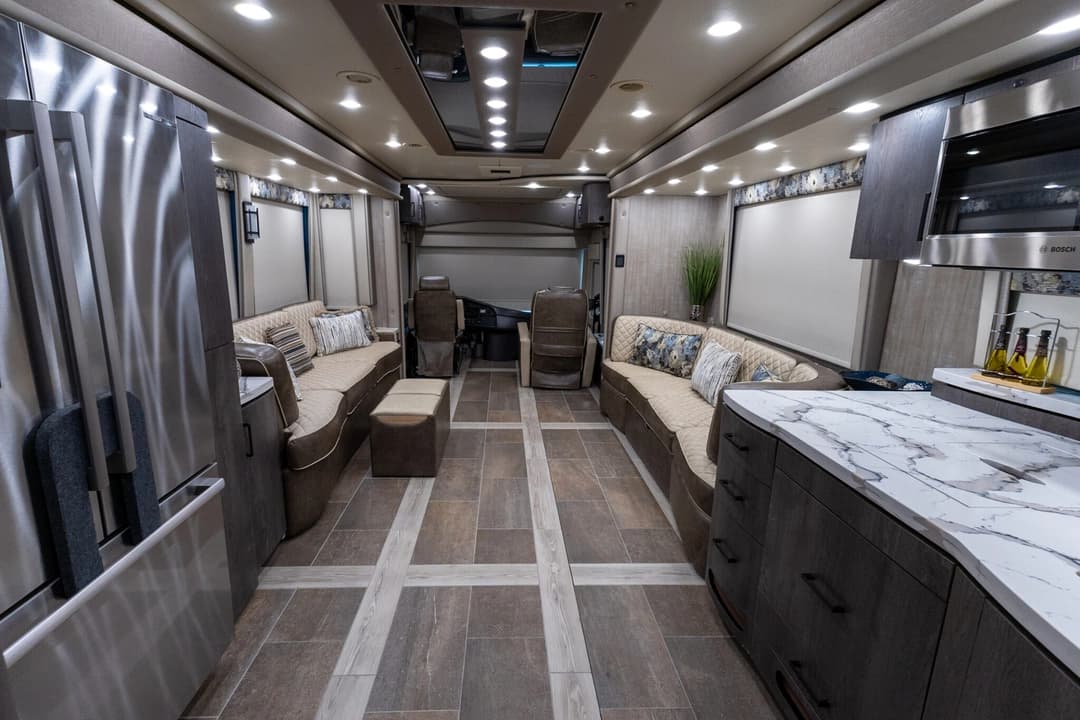 2023 Foretravel Realm LVMS Motorhome - Image 21