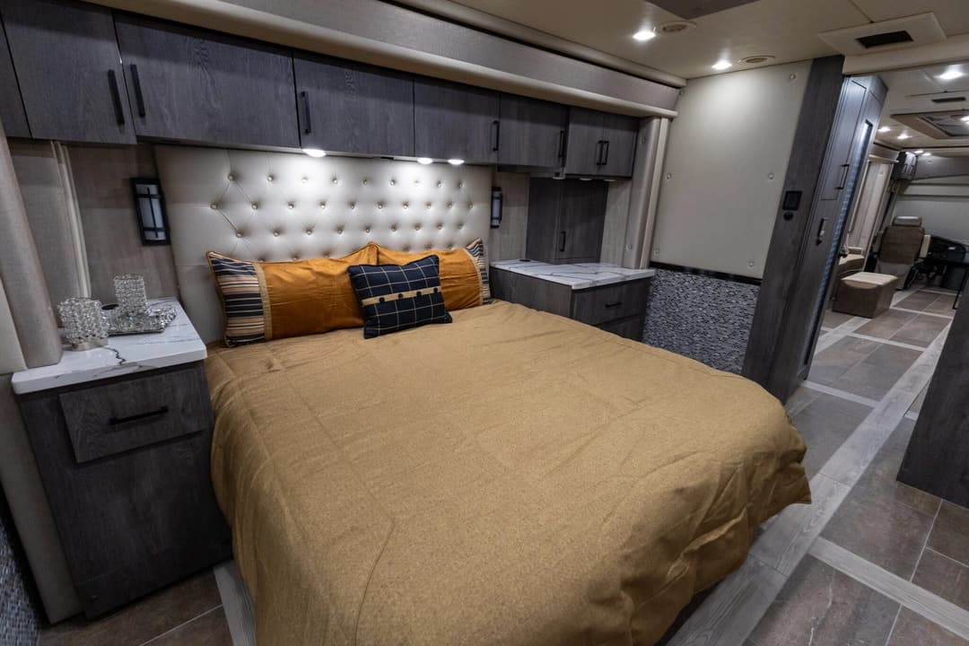 2023 Foretravel Realm LVMS Motorhome - Image 26