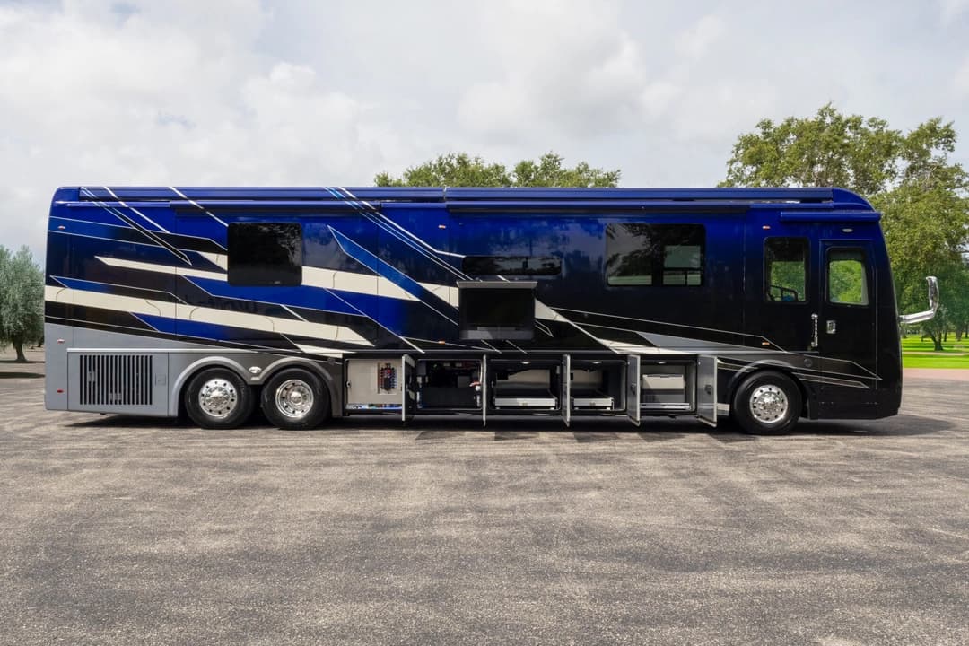 2023 Foretravel Realm LVMS Motorhome - Image 33