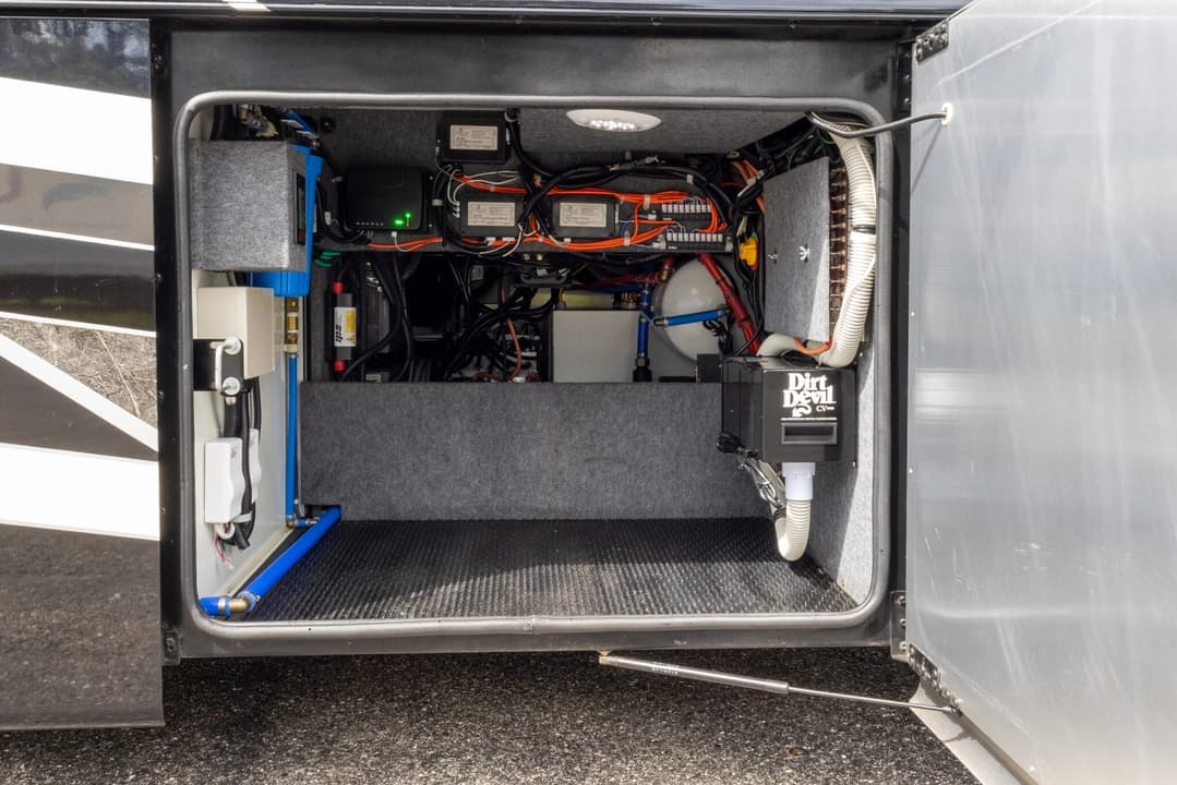 2023 Foretravel Realm LVMS Motorhome - Image 36