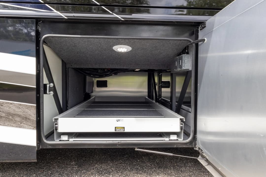 2023 Foretravel Realm LVMS Motorhome - Image 37