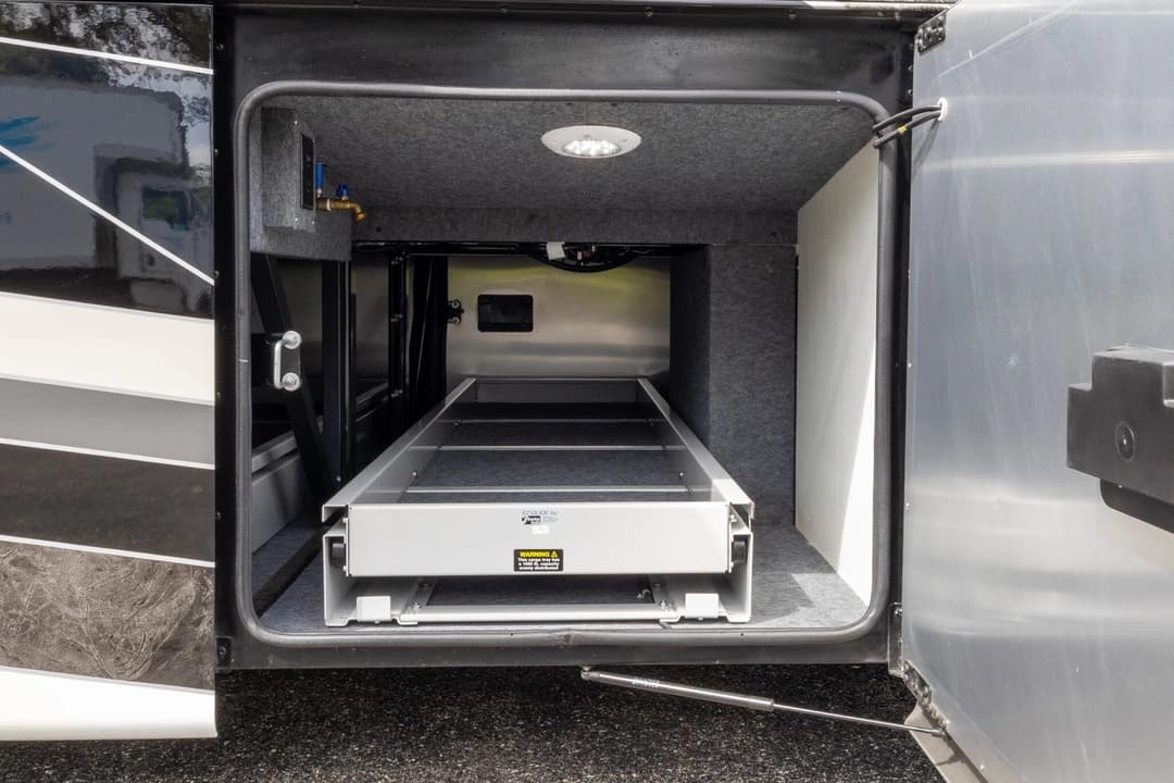 2023 Foretravel Realm LVMS Motorhome - Image 38