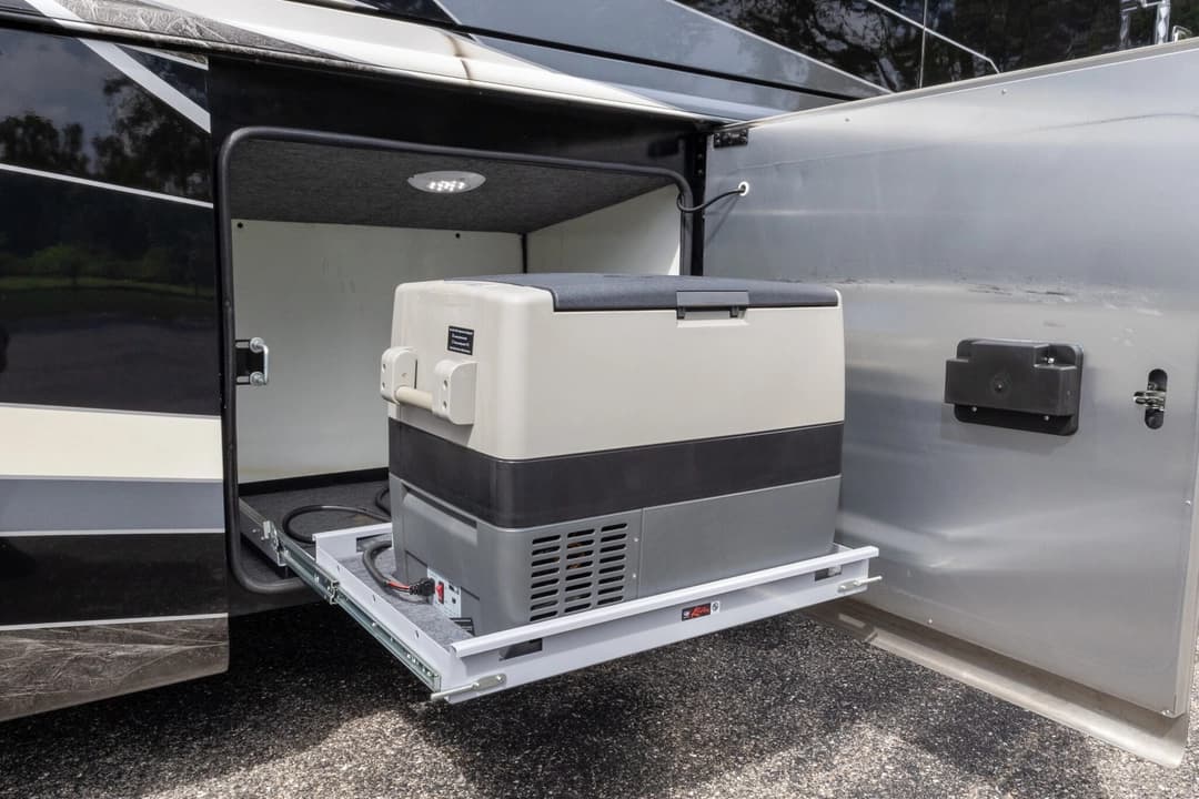 2023 Foretravel Realm LVMS Motorhome - Image 39