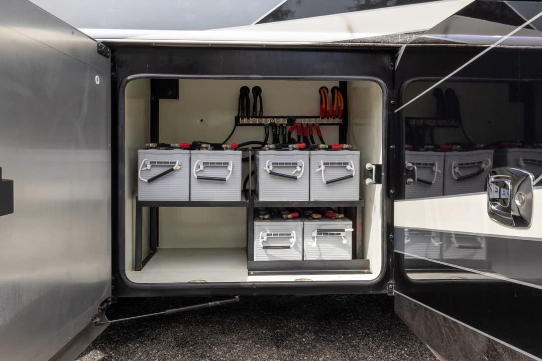 2023 Foretravel Realm LVMS Motorhome - Image 42