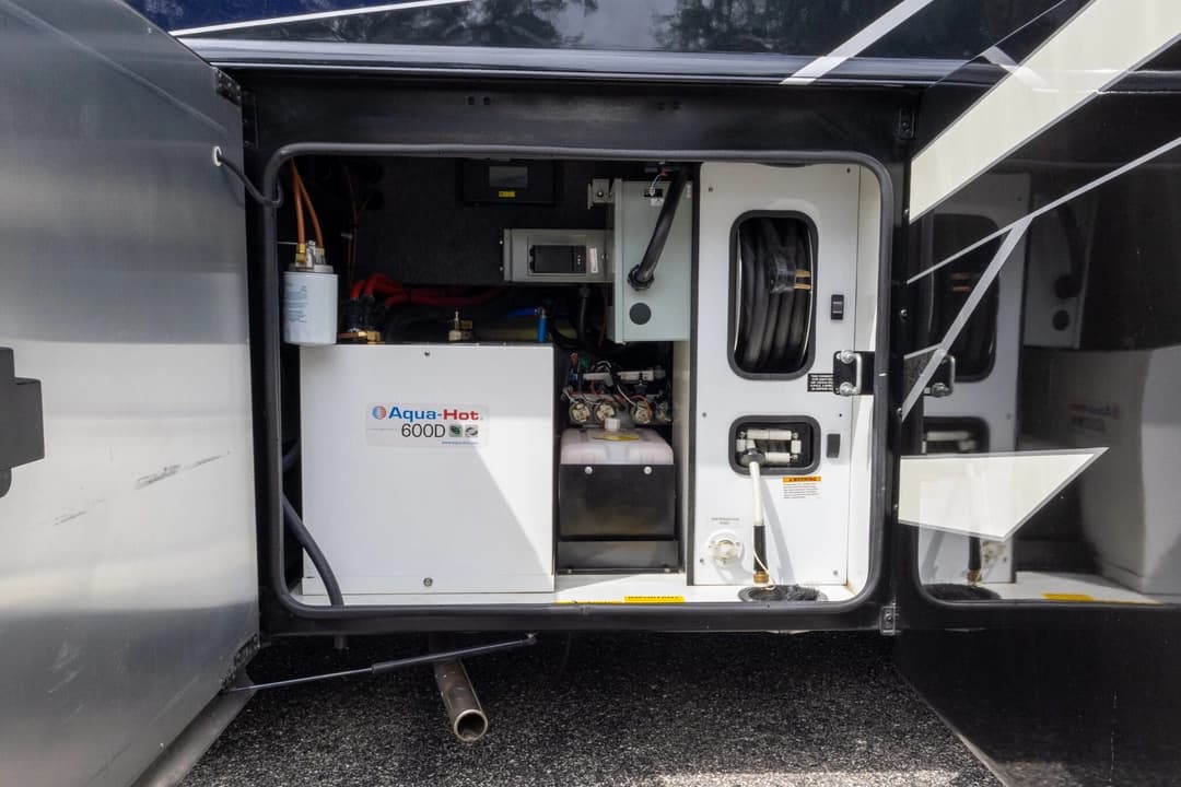 2023 Foretravel Realm LVMS Motorhome - Image 45