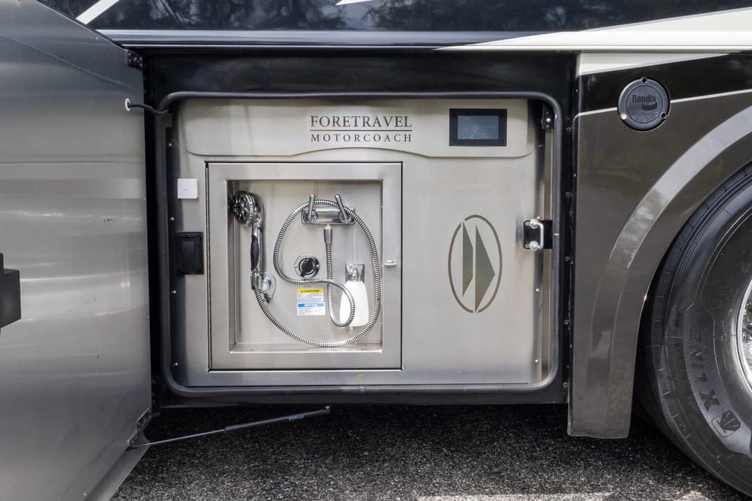 2023 Foretravel Realm LVMS Motorhome - Image 46