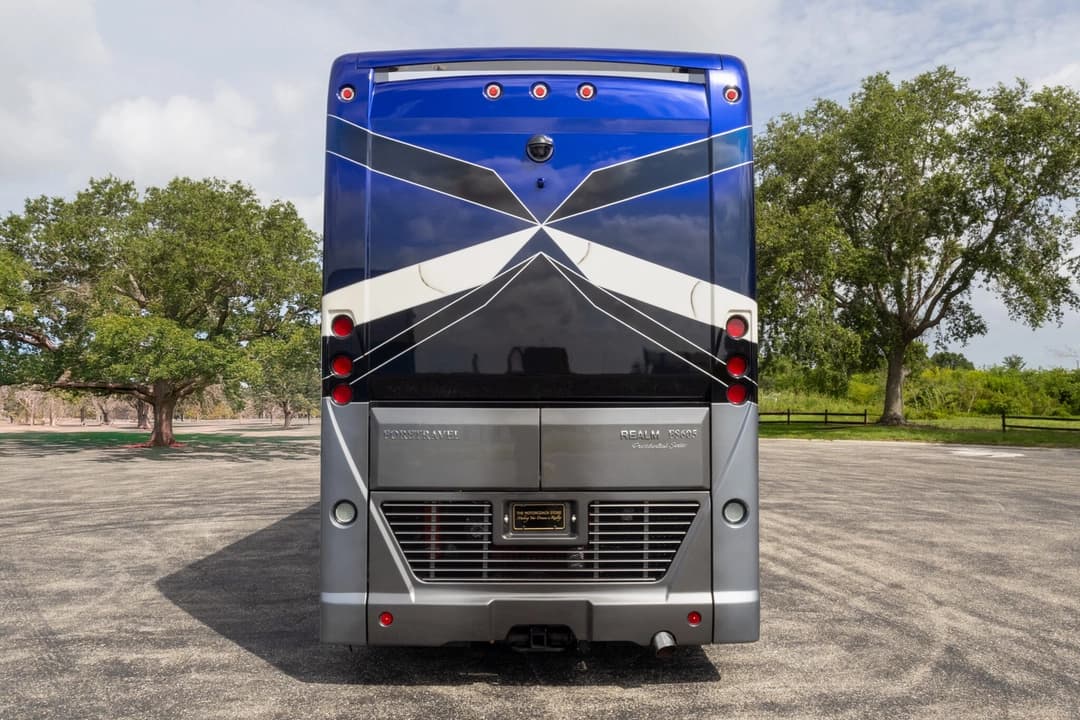 2023 Foretravel Realm LVMS Motorhome - Image 6