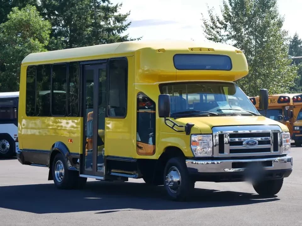 2017 ElDorado Aerotech Shuttle Bus - Image 1