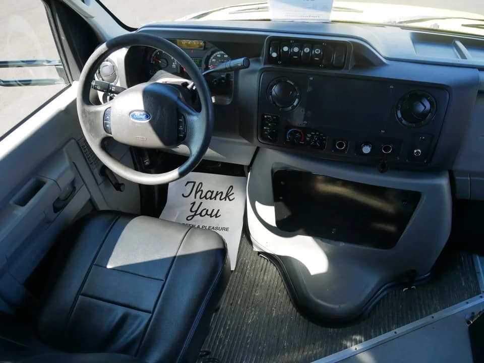 2017 ElDorado Aerotech Shuttle Bus - Image 2