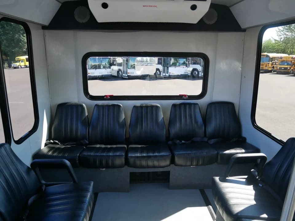 2017 ElDorado Aerotech Shuttle Bus - Image 4
