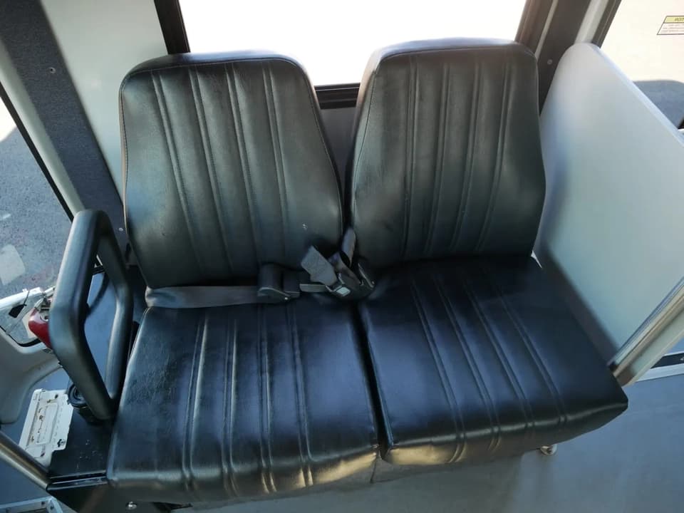 2017 ElDorado Aerotech Shuttle Bus - Image 6