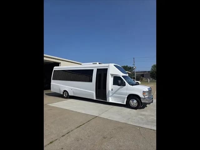2017 Ford E450 Limo Bus - Image 21