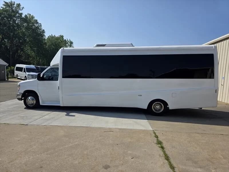 2017 Ford E450 Limo Bus - Image 24