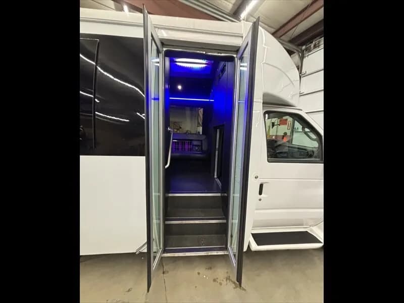 2017 Ford E450 Limo Bus - Image 4