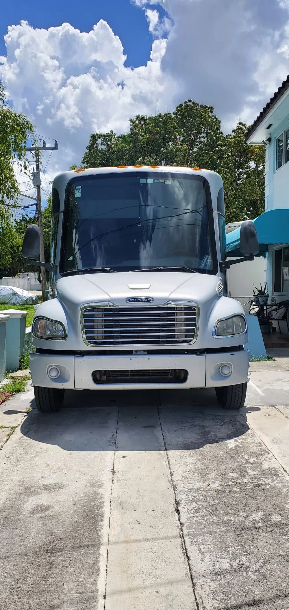 2012 Freightliner 30P Lux Shuttle - Image 1