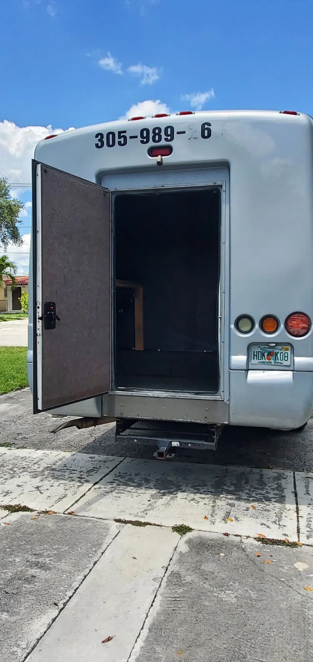 2012 Freightliner 30P Lux Shuttle - Image 11
