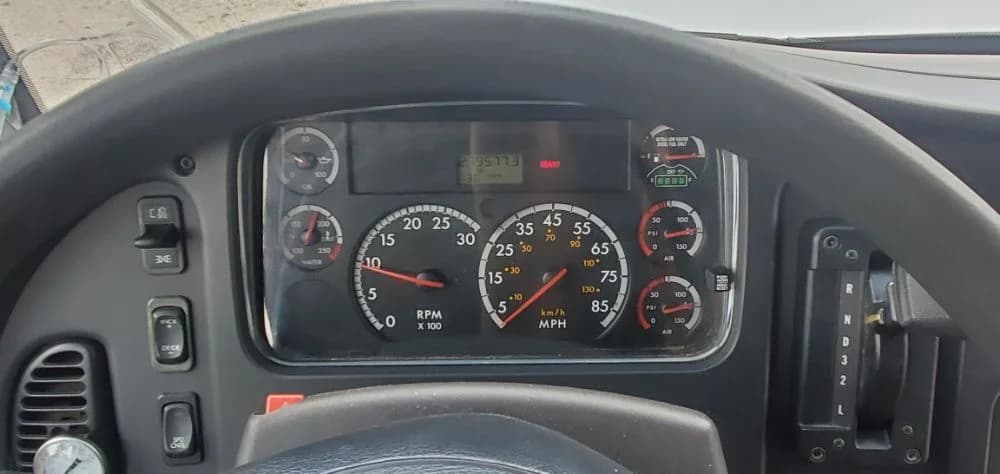 2012 Freightliner 30P Lux Shuttle - Image 15