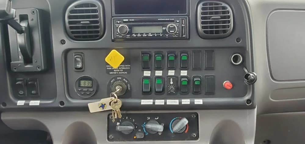 2012 Freightliner 30P Lux Shuttle - Image 16