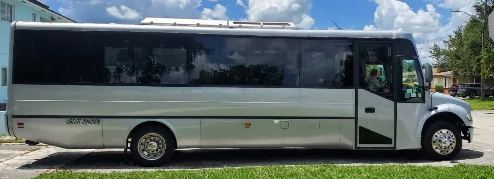 2012 Freightliner 30P Lux Shuttle - Image 3