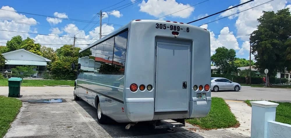 2012 Freightliner 30P Lux Shuttle - Image 6