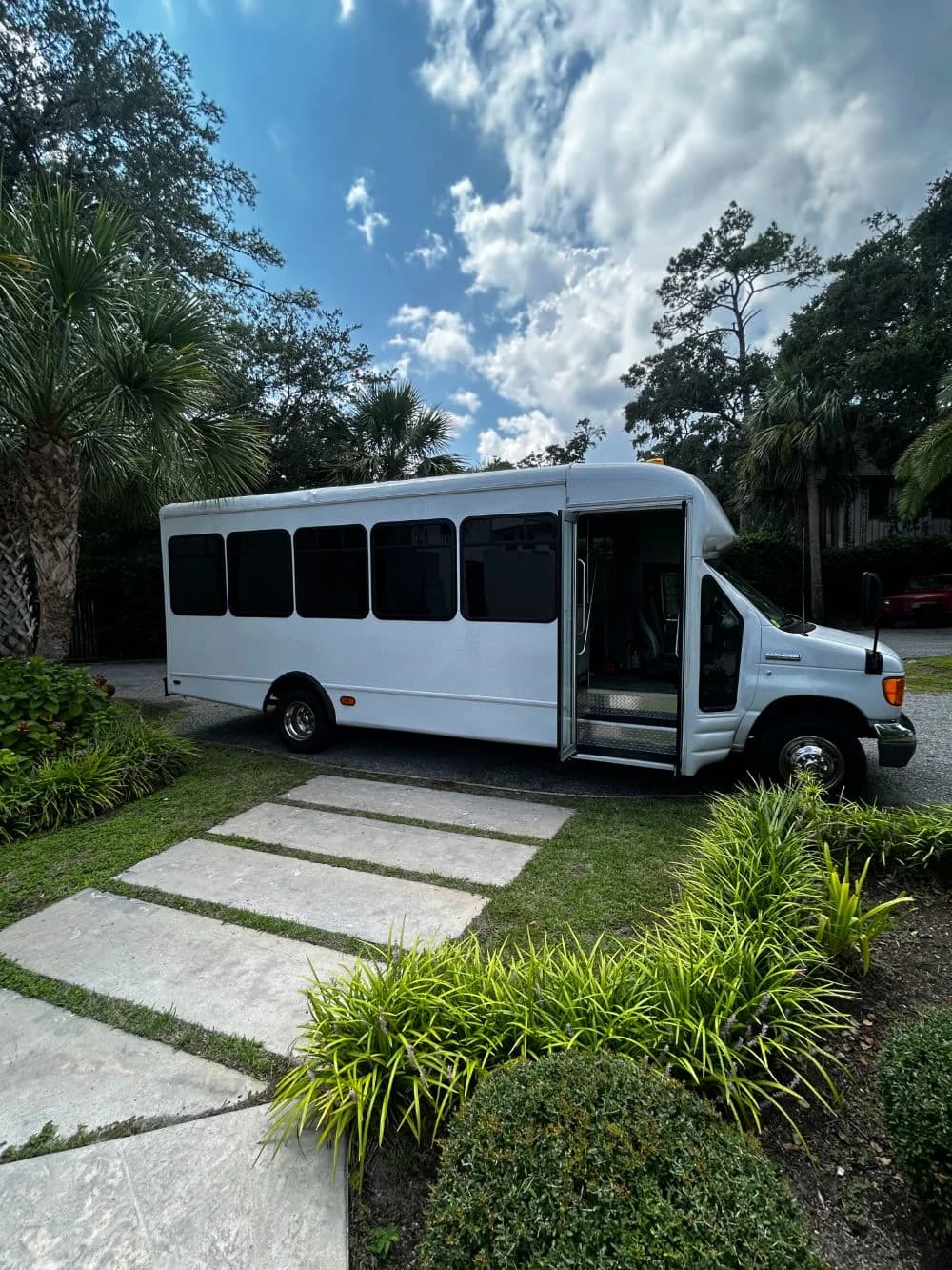 2006 Ford E-450 - Image 15